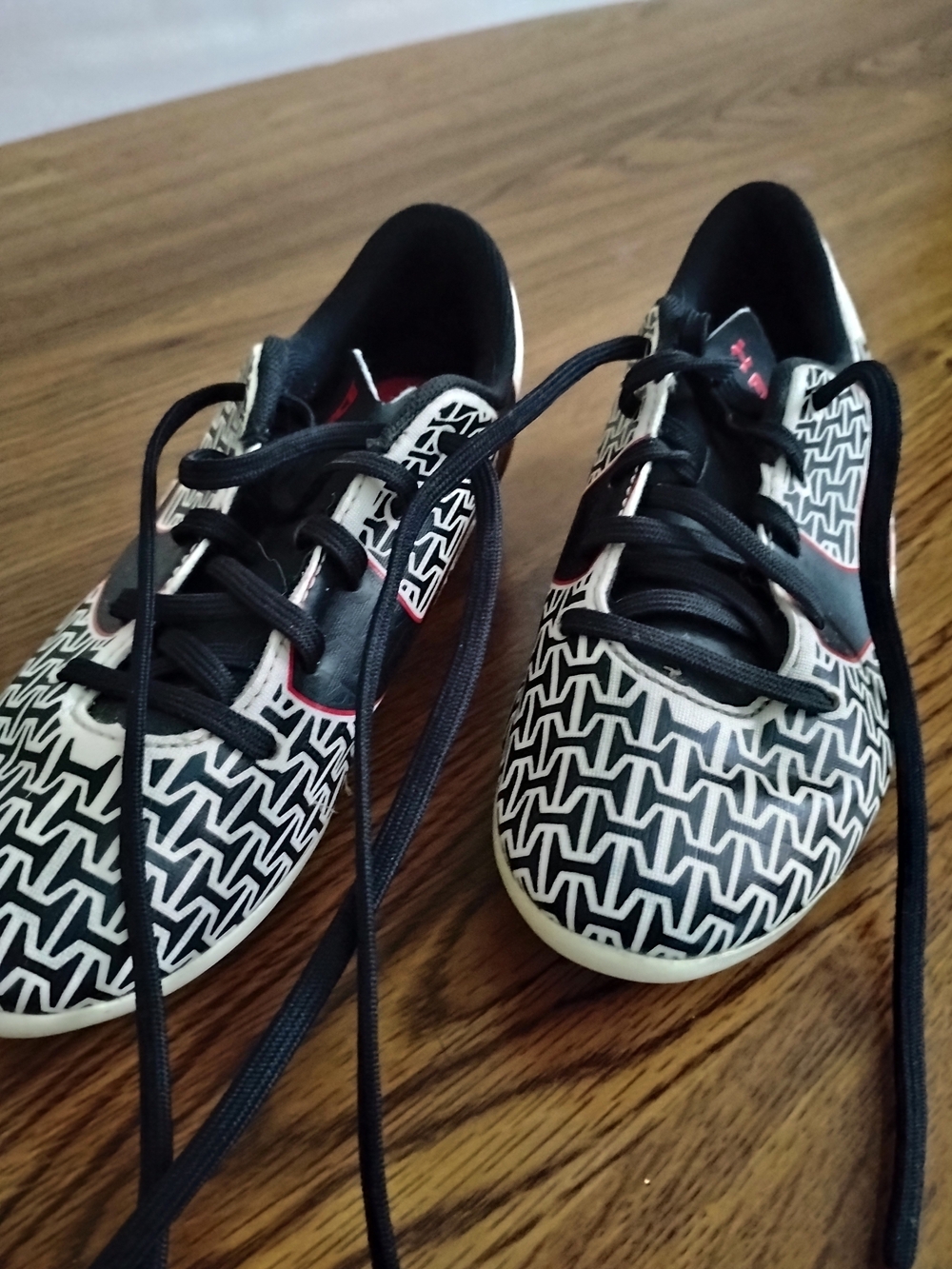 Men's Black & White Patterned Athletic Sneakers